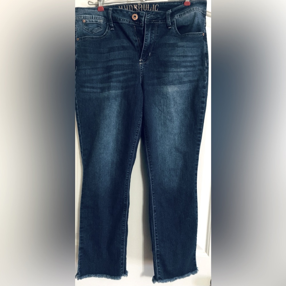 EUC:HYDRAULIC “MURRY” STRAIGHT FRINGE BOTTOM SIZE 12 JEANS. DARK DENIUM.